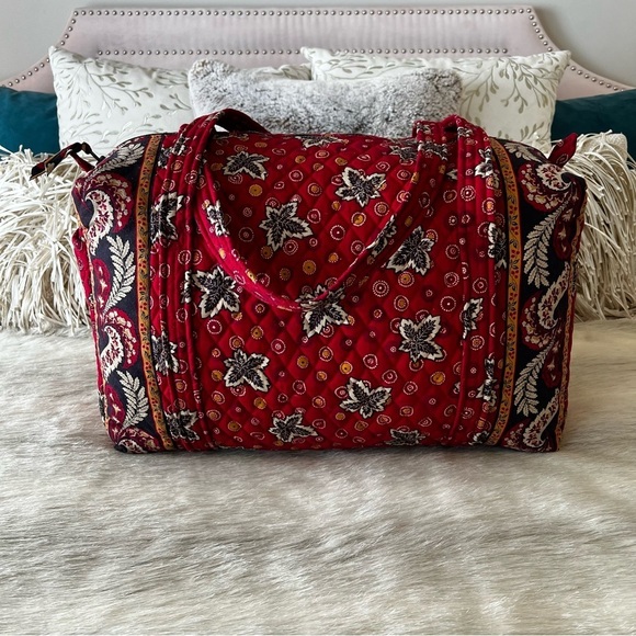 Vintage VERA BRADLEY Red Coin Large Duffle Bag 1999 Maple Leaf 2 Handles Zipper - Picture 6 of 13